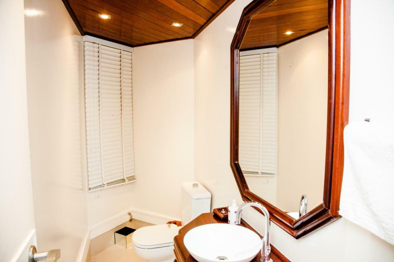 Apartamento Apto Frente Mar Bal Camboriu Pe Na Areia Churrasqueira Carvao Na Sacada Fantastica E Encantadora Vista Mar Balneario Camboriu
